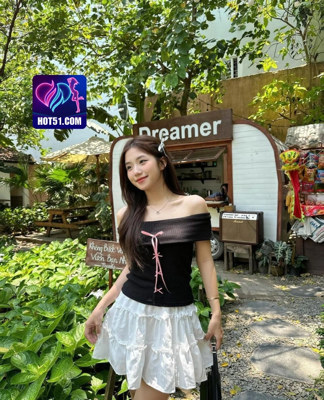 Tari Syahrini HOT51.COM