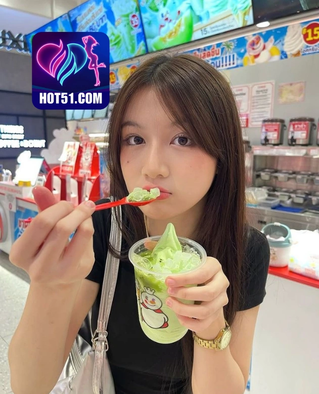 Amelia Wright-HOT51.COM