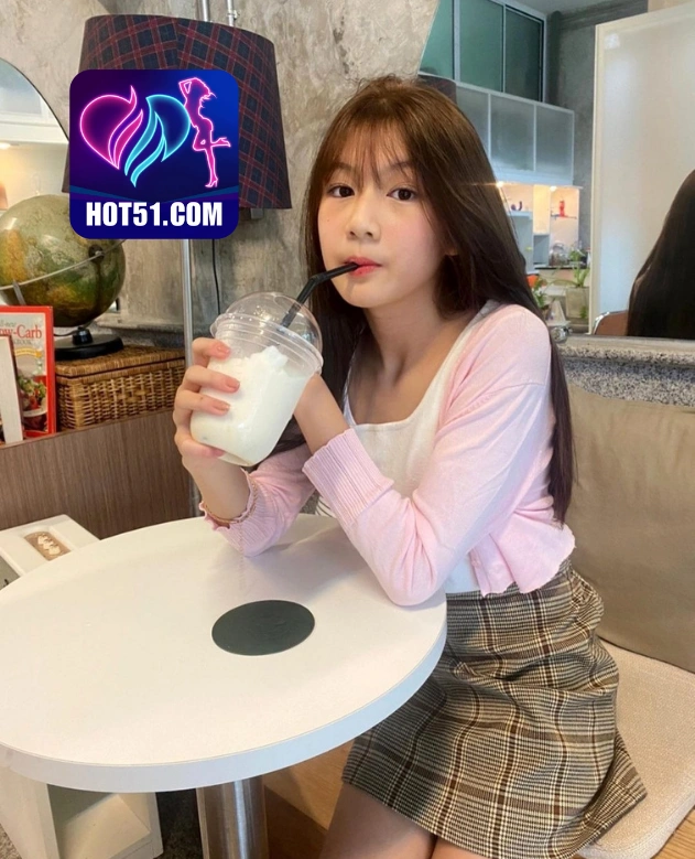 Amelia Wright-HOT51.COM