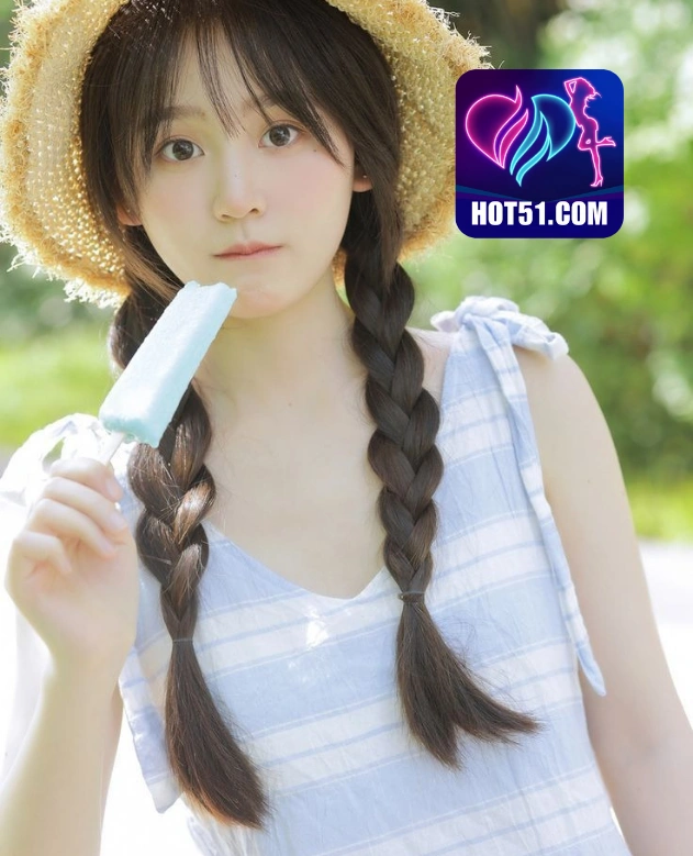 Chloe Matthews-HOT51.COM