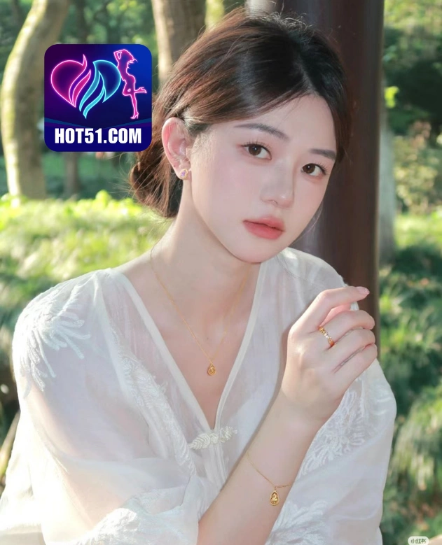 Ella Simmons-HOT51.COM