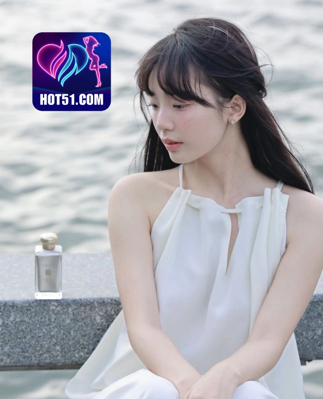 Ella Simmons-HOT51.COM