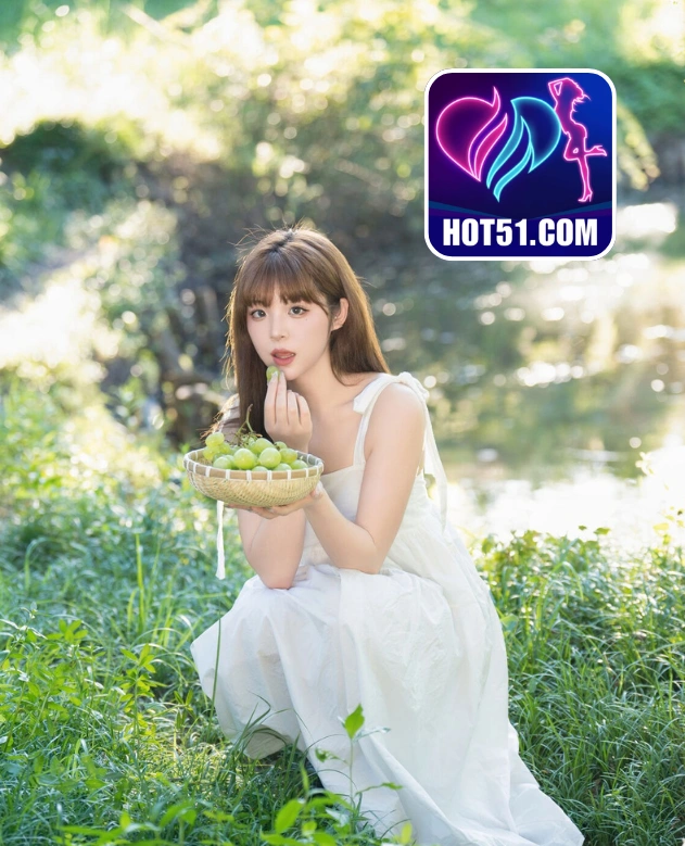 Ivy Hamilton-HOT51.COM